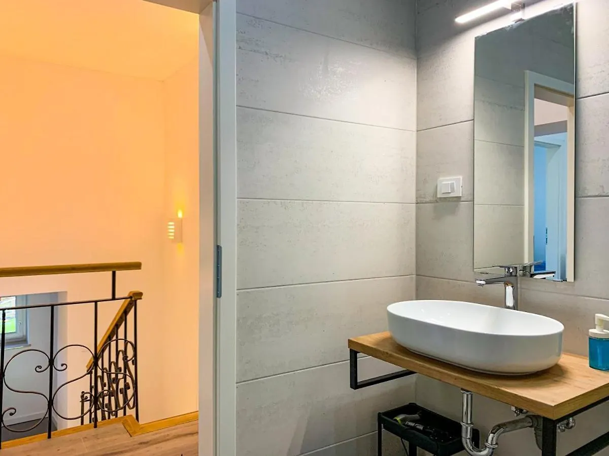 Villa Telma In Kostrcani - Haus Fuer 8-10 Personen Hırvatistan