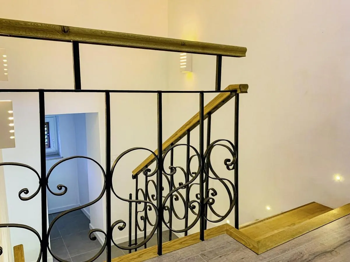 Villa Telma In Kostrcani - Haus Fuer 8-10 Personen Hırvatistan
